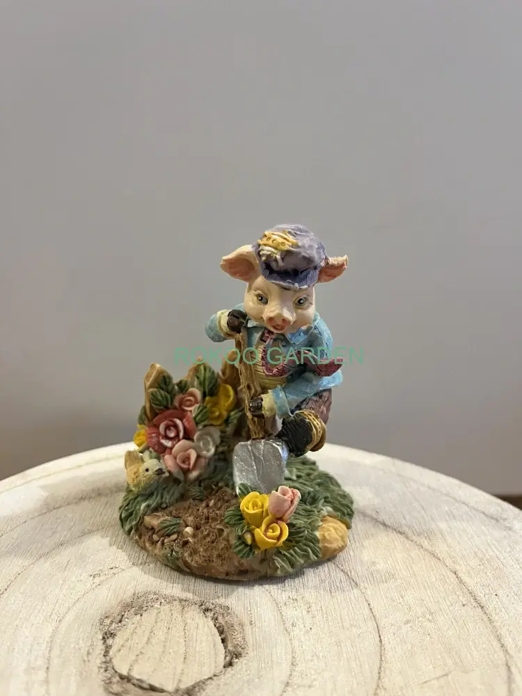 Dekorační rustikální figurka PRASE ZAHRADNÍK s lopatou