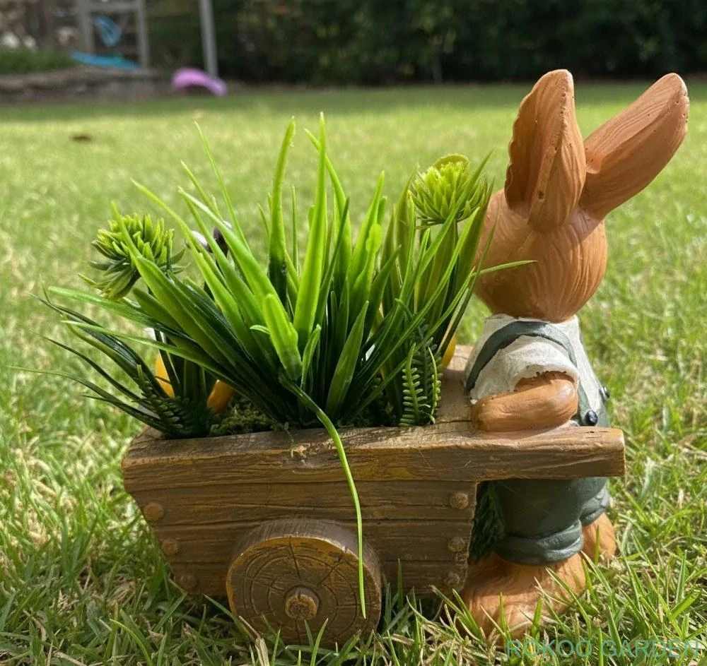 Jarní dekorativní květináč králíček s trakařem