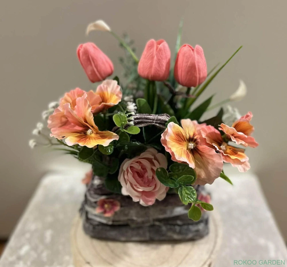 Jarní aranžmá v proutěné tašce - Růžové snění