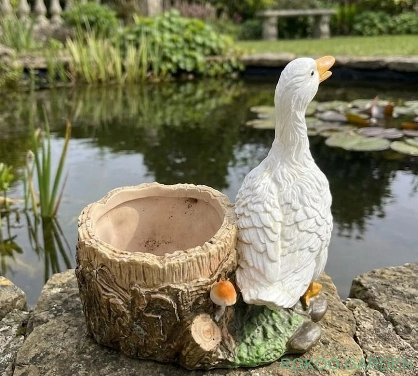 Dekorační květináč- husa u pařezu