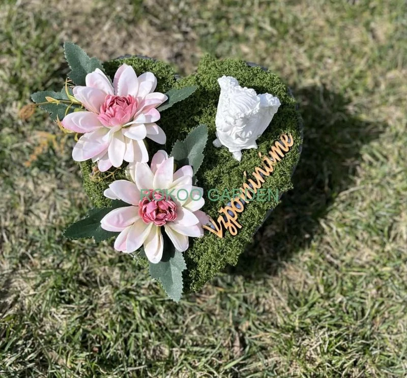 Grafitové srdce na hrob s jiřinami a andílkem