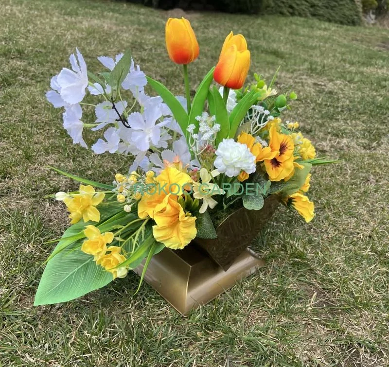 Pietní aranžmá „Zlaté srdce plné světla“