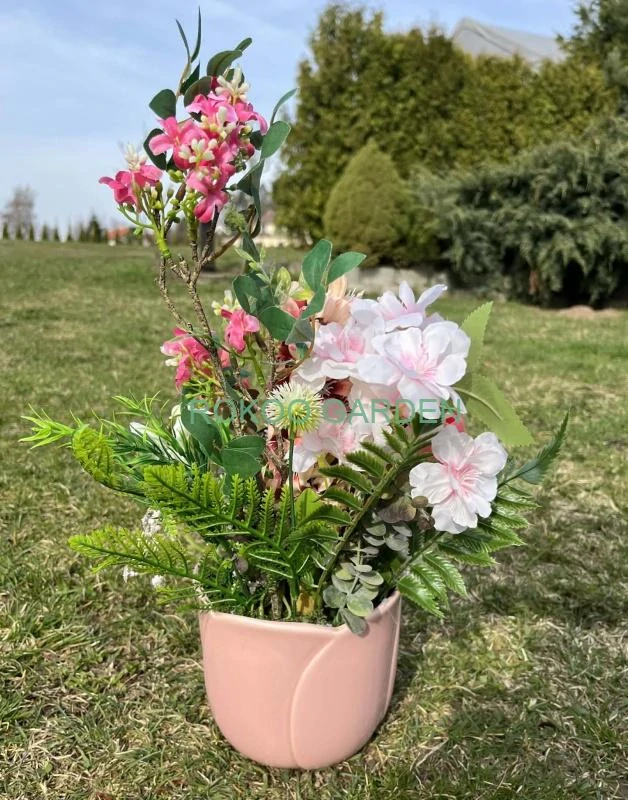 Jarní aranžmá v tulipánovém květináči