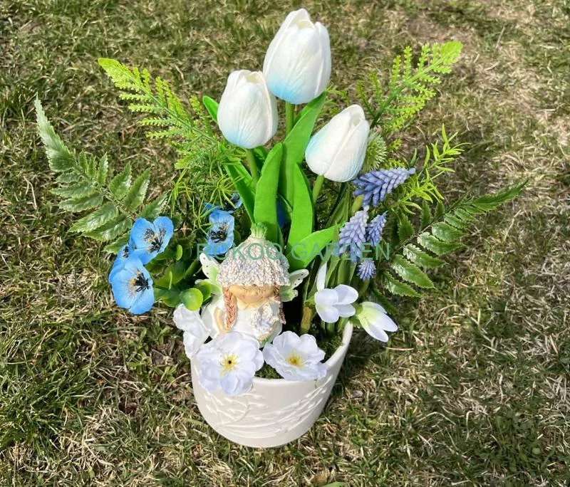 Pohádkové jarní aranžmá s vílou a modrými modřenci