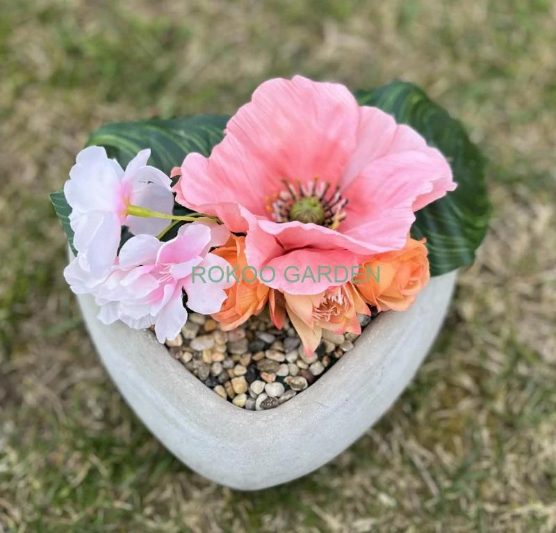 Pietní cementové srdce malé s mákem