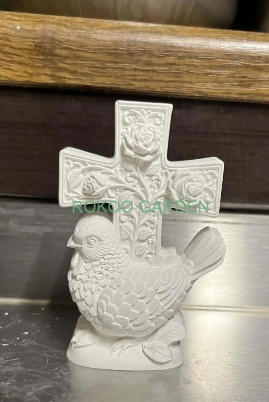 Dekorativní kříž s holubicí