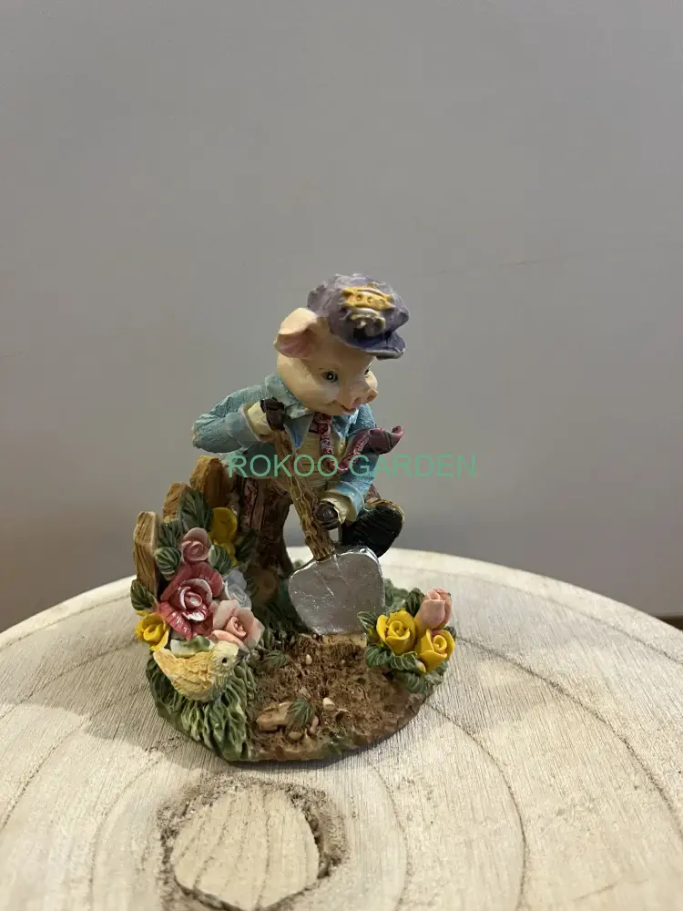 Dekorační rustikální figurka PRASE ZAHRADNÍK s lopatou