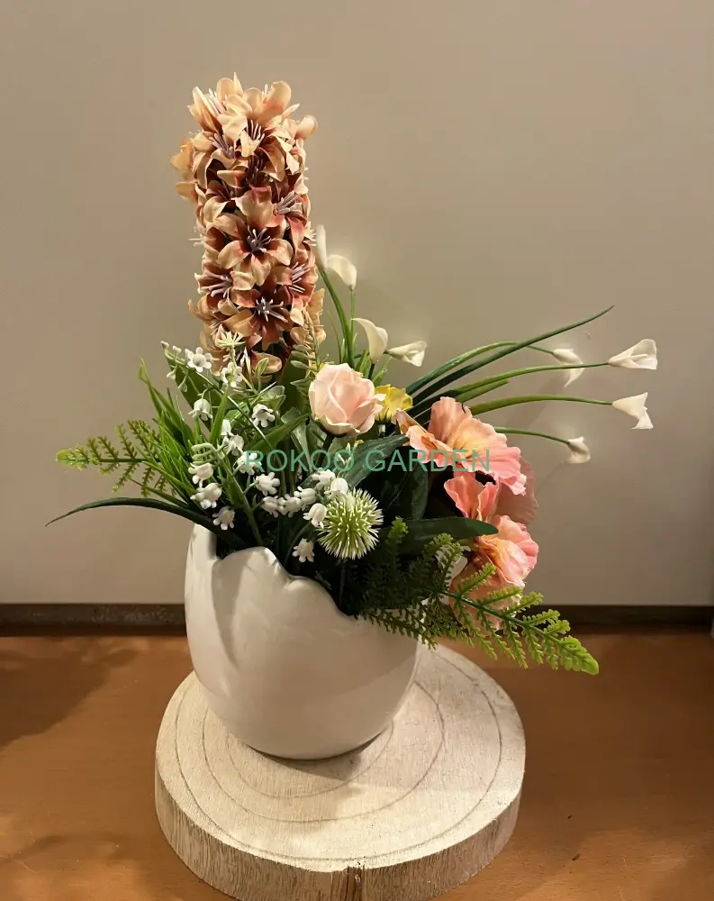 Jarní dekorace kytka ve skořápce 