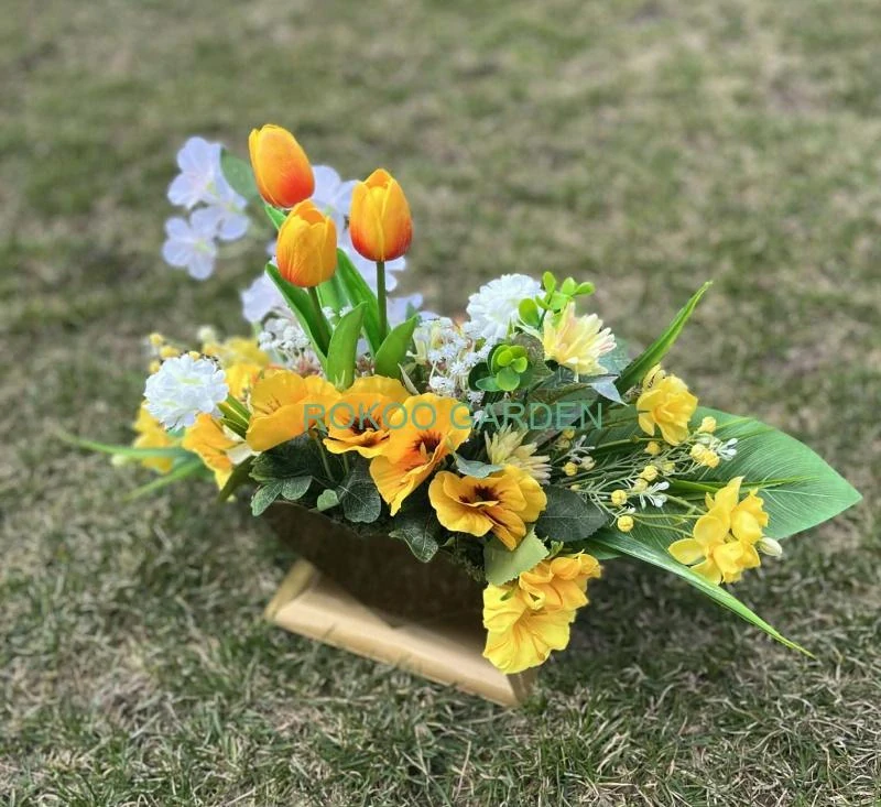 Pietní aranžmá „Zlaté srdce plné světla“