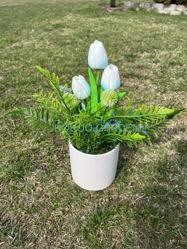 Pohádkové jarní aranžmá s vílou a modrými modřenci