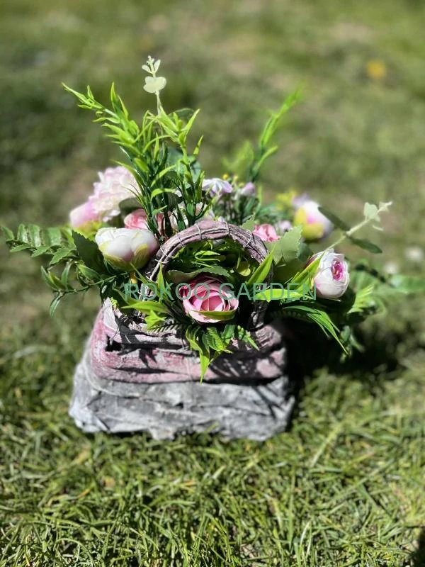 Jarní aranžmá v proutěné tašce - Růžovobílé snění