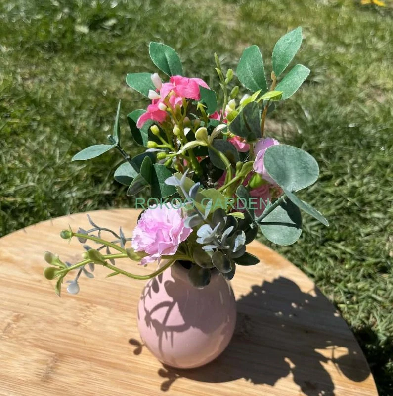 Malá keramická váza s kyticí - růžová