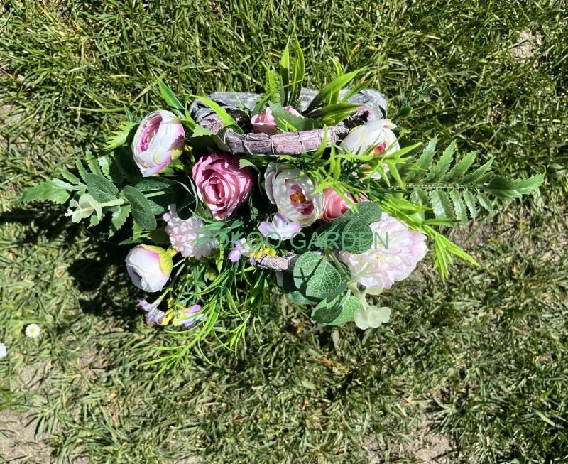 Jarní aranžmá v proutěné tašce - Růžovobílé snění