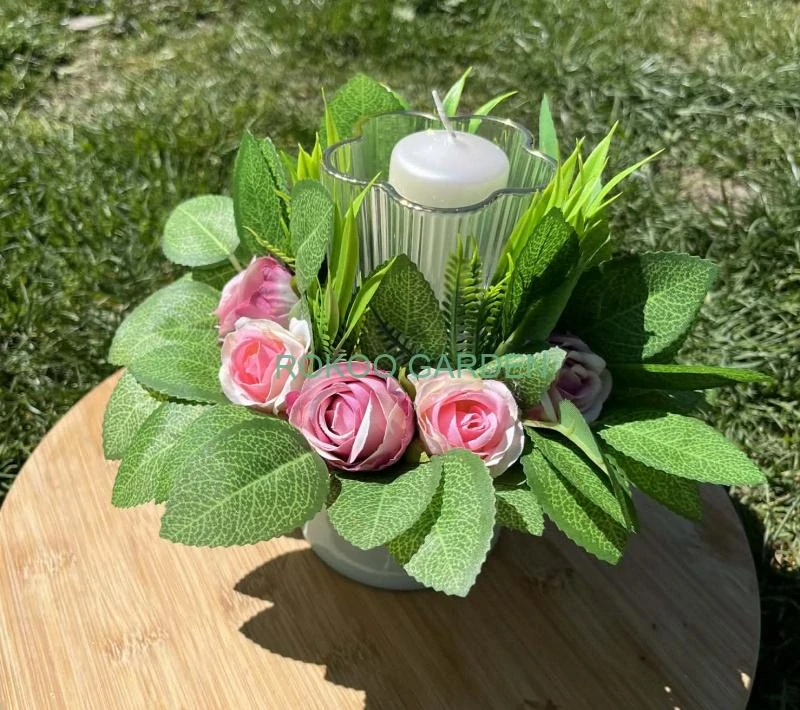 Keramický dekorativní květ na noze se skleněným svícnem