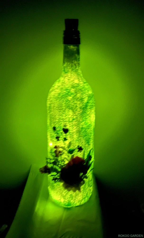 Dekorační lahev „Tyrkysové světlo květin“