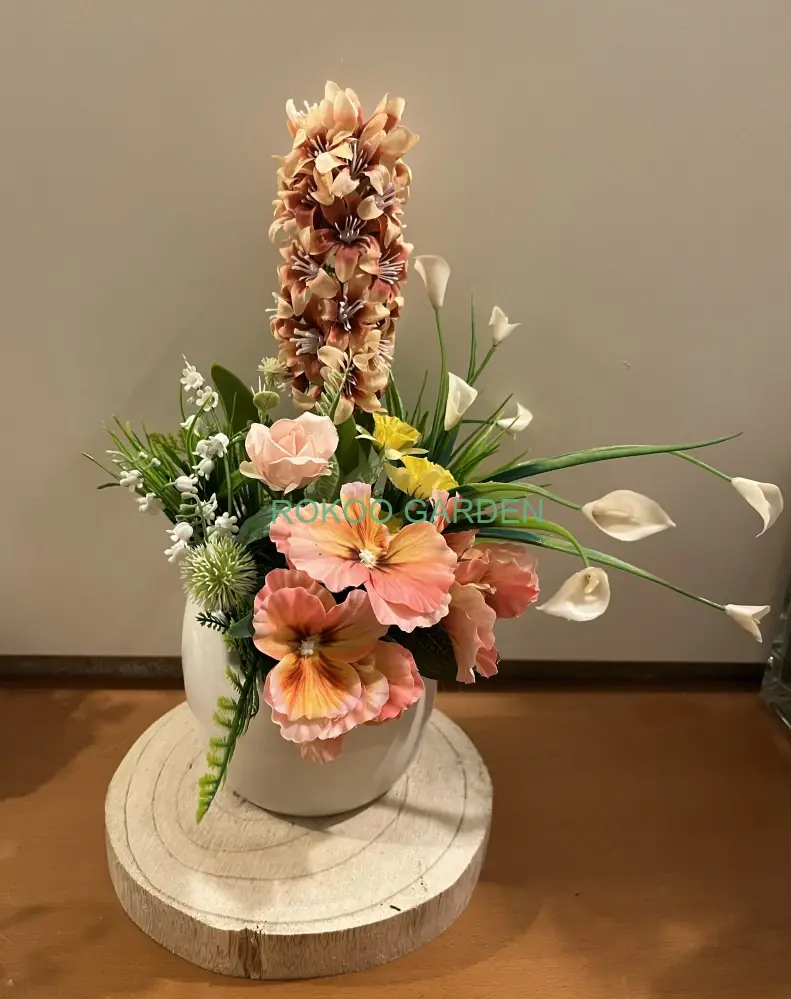 Jarní dekorace kytka ve skořápce 