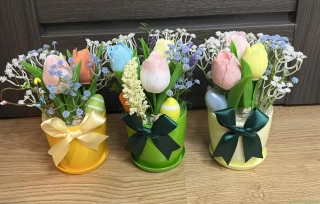 Jarní probuzení: Mýdlové tulipány v barevném květináči