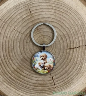 Přívěšek na klíče - Štěňátka v zahradě