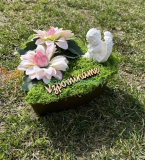 Zlaté srdce na hrob s jiřinami a andílkem