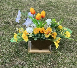 Pietní aranžmá „Zlaté srdce plné světla“