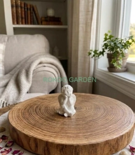 Dekorativní andílek „Hloubavý“ 10 cm