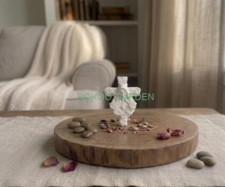 Dekorativní kříž s Pannou Marií a růžemi