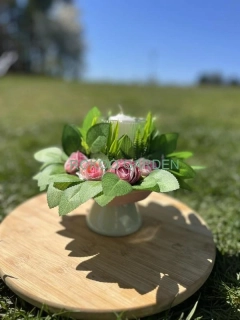 Keramický dekorativní květ na noze se skleněným svícnem