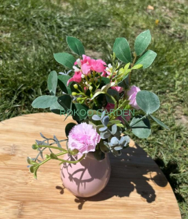 Malá keramická váza s kyticí - růžová