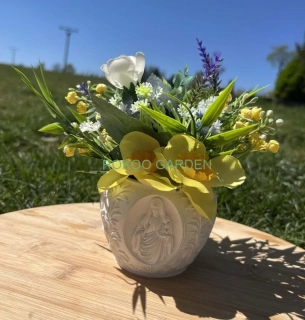 Jarní aranžmá s motivem Panny Marie a Ježíška